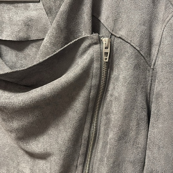 Blanknyc Faux Suede washable zippered jacket M
NWOT - Picture 3 of 11